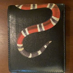 GUCCI BLACK KING SNAKE LEATHER WALLET FOR MEN IN GREAT CONDIITON.